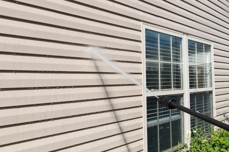Pressure Washing Solutions for Georgia’s Moisture-Damaged Exteriors